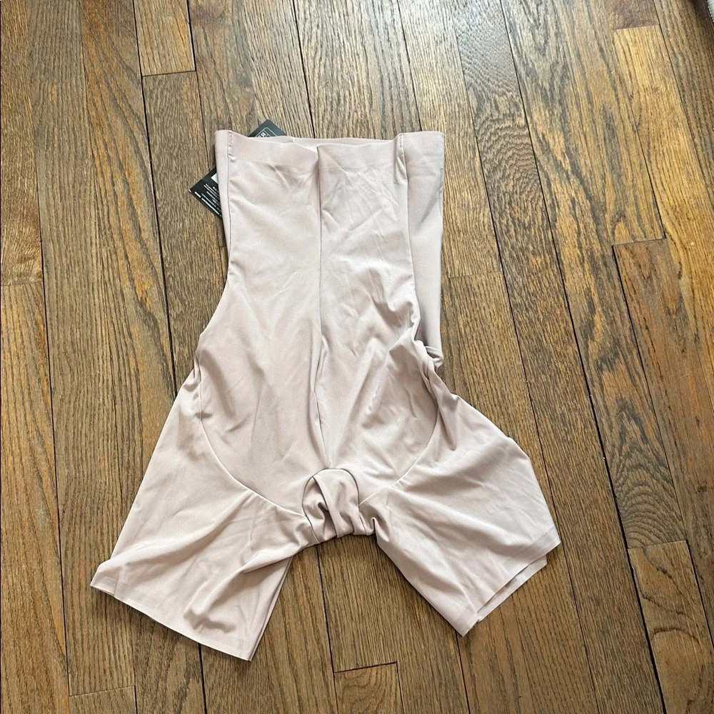 Maidenform thigh slimmer NWT Small High Waist Sculpts Extra Firm NEW S